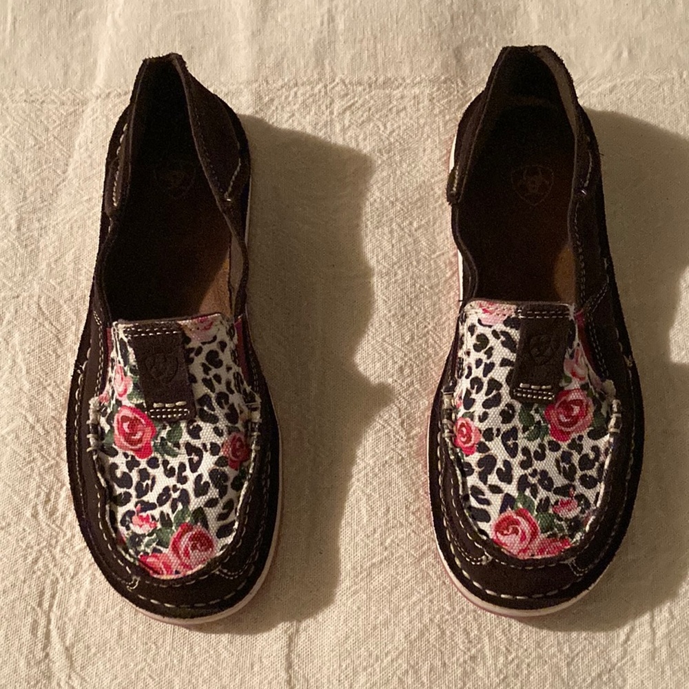 ARIAT moccasins Women!